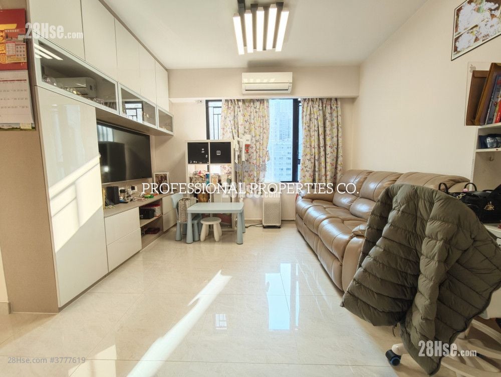 Sherwood Court Sell 3 Bedrooms , 2 Bathrooms 773 ft²