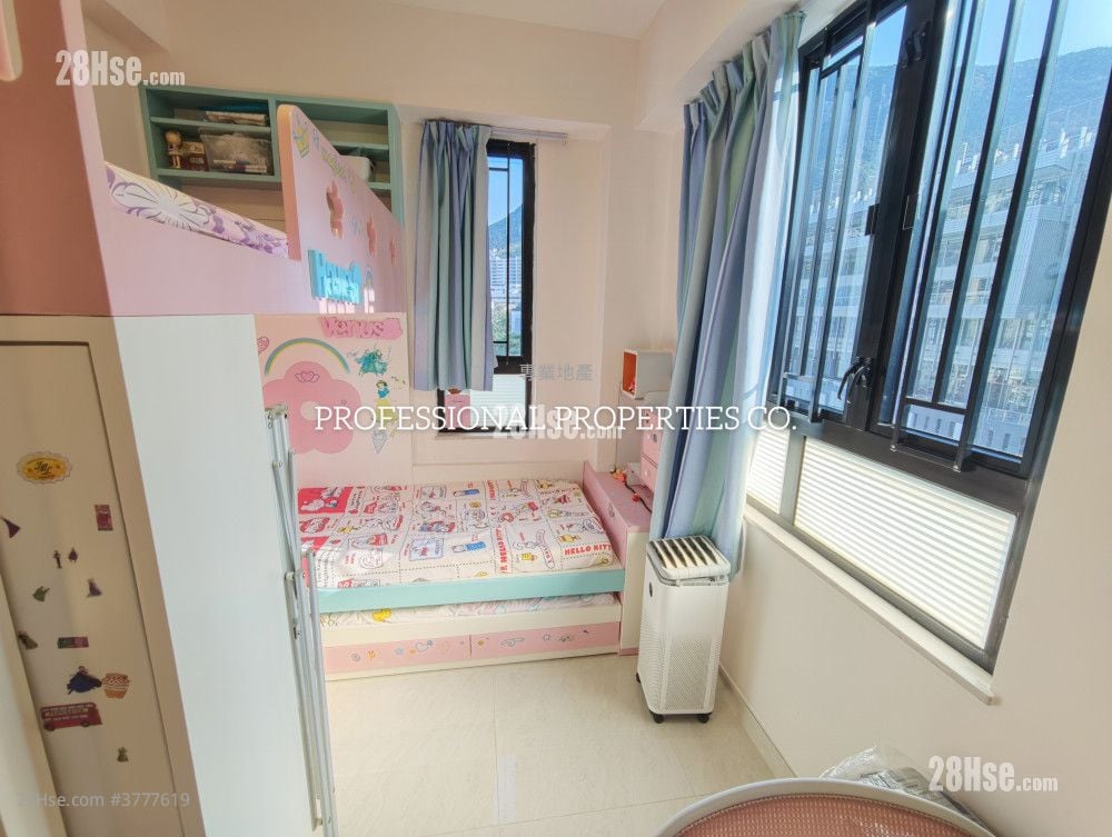 Sherwood Court Sell 3 Bedrooms , 2 Bathrooms 773 ft²