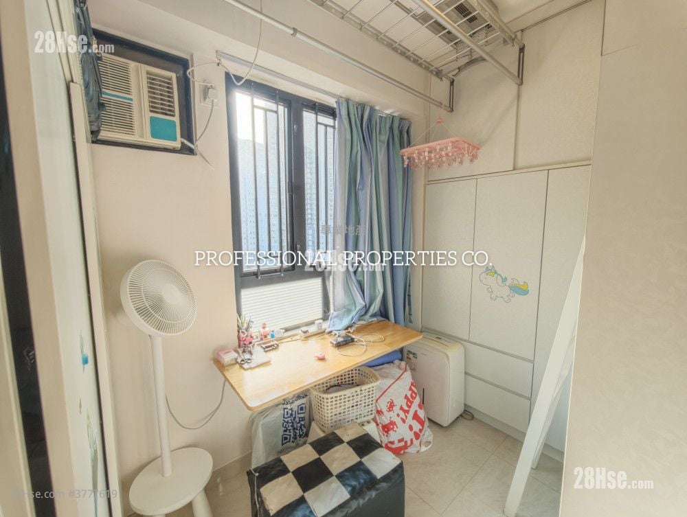 Sherwood Court Sell 3 Bedrooms , 2 Bathrooms 773 ft²