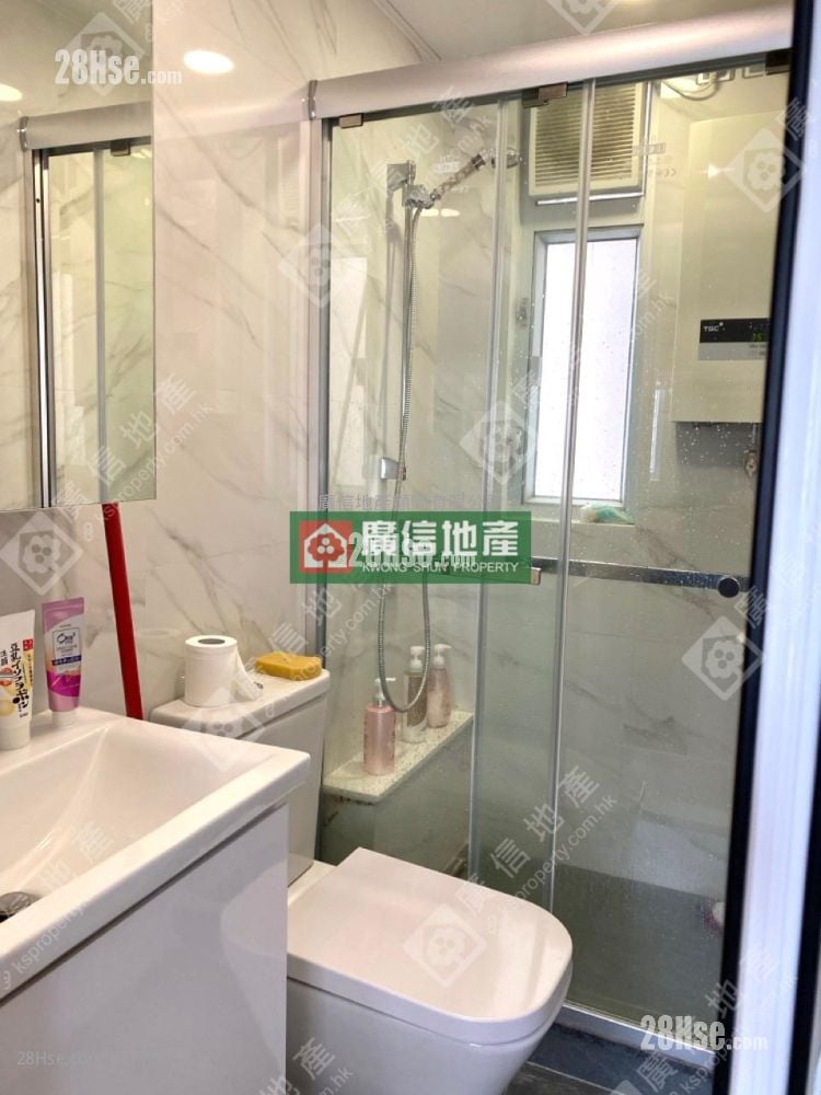 Hong Fai Building Sell 2 Bedrooms , 1 Bathroom 280 ft²