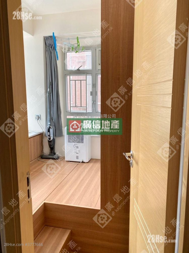 Hong Fai Building Sell 2 Bedrooms , 1 Bathroom 280 ft²