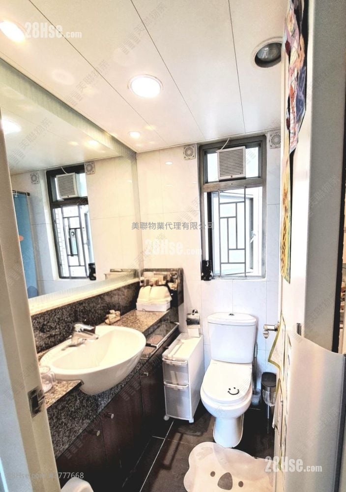 Tseung Kwan O Plaza Sell 2 Bedrooms , 1 Bathroom 429 ft²