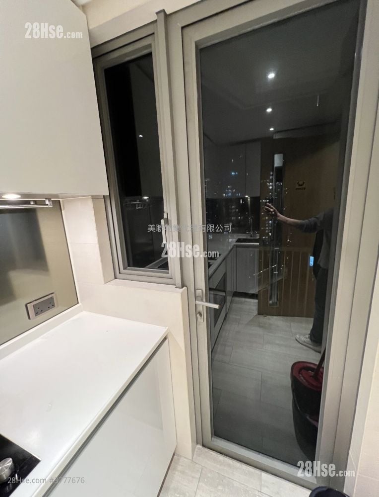 Peninsula East Sell 2 Bedrooms , 1 Bathroom 520 ft²