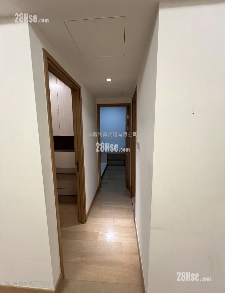 Peninsula East Sell 2 Bedrooms , 1 Bathroom 520 ft²