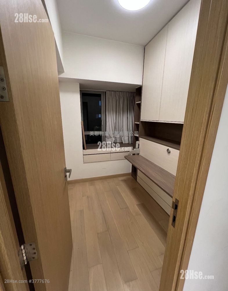 Peninsula East Sell 2 Bedrooms , 1 Bathroom 520 ft²