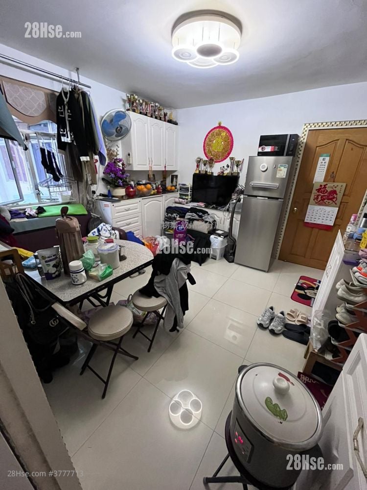 Golden Building Sell 2 Bedrooms , 1 Bathroom 347 ft²