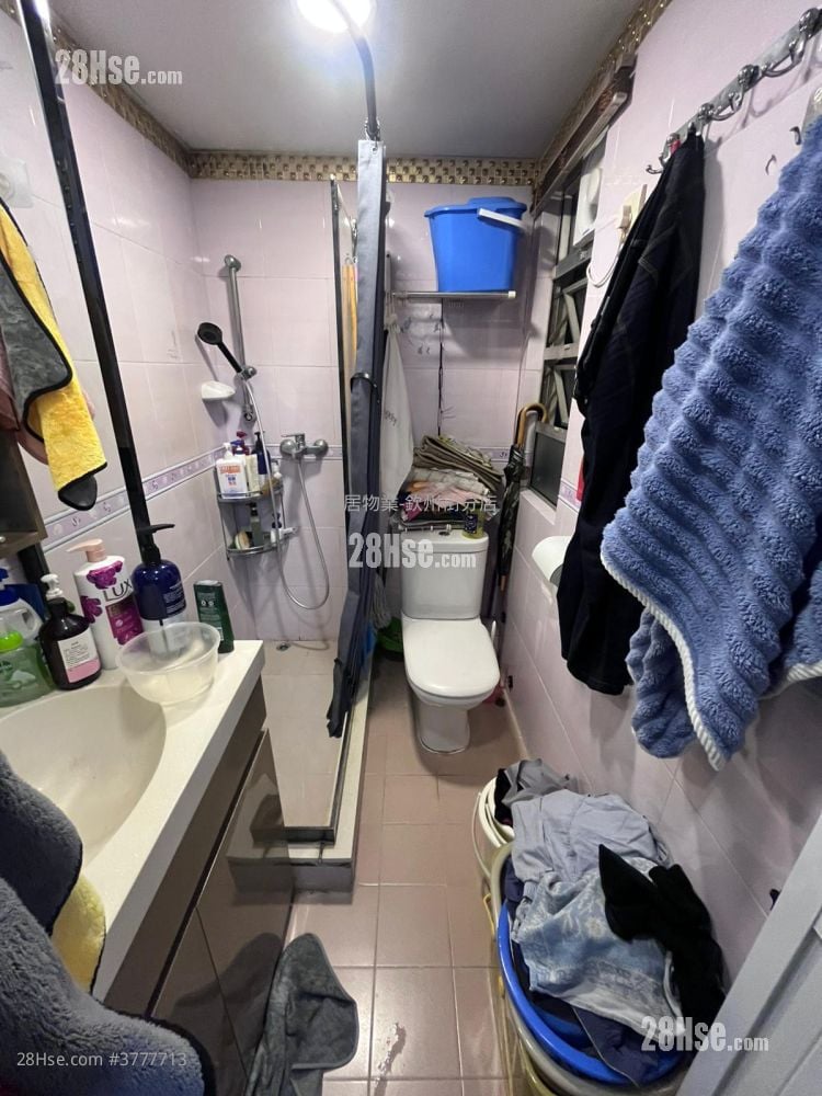 Golden Building Sell 2 Bedrooms , 1 Bathroom 347 ft²