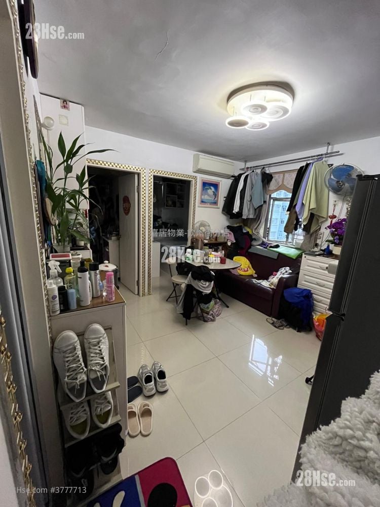 Golden Building Sell 2 Bedrooms , 1 Bathroom 347 ft²