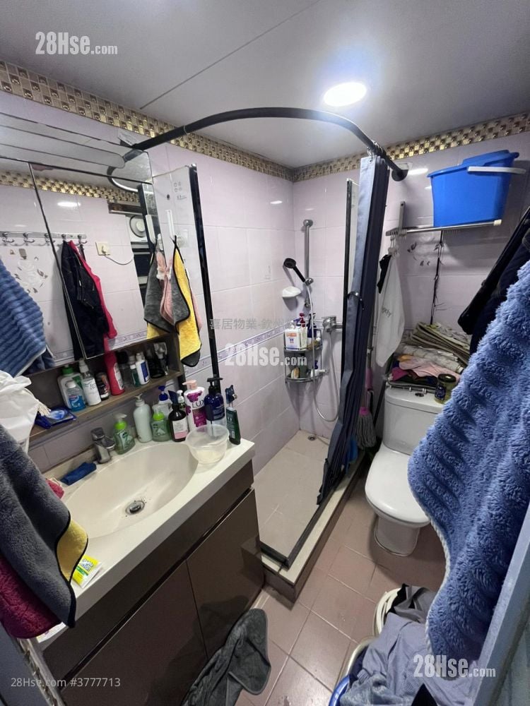 Golden Building Sell 2 Bedrooms , 1 Bathroom 347 ft²