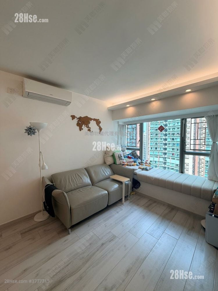 Park Central Sell 2 Bedrooms , 1 Bathroom 465 ft²