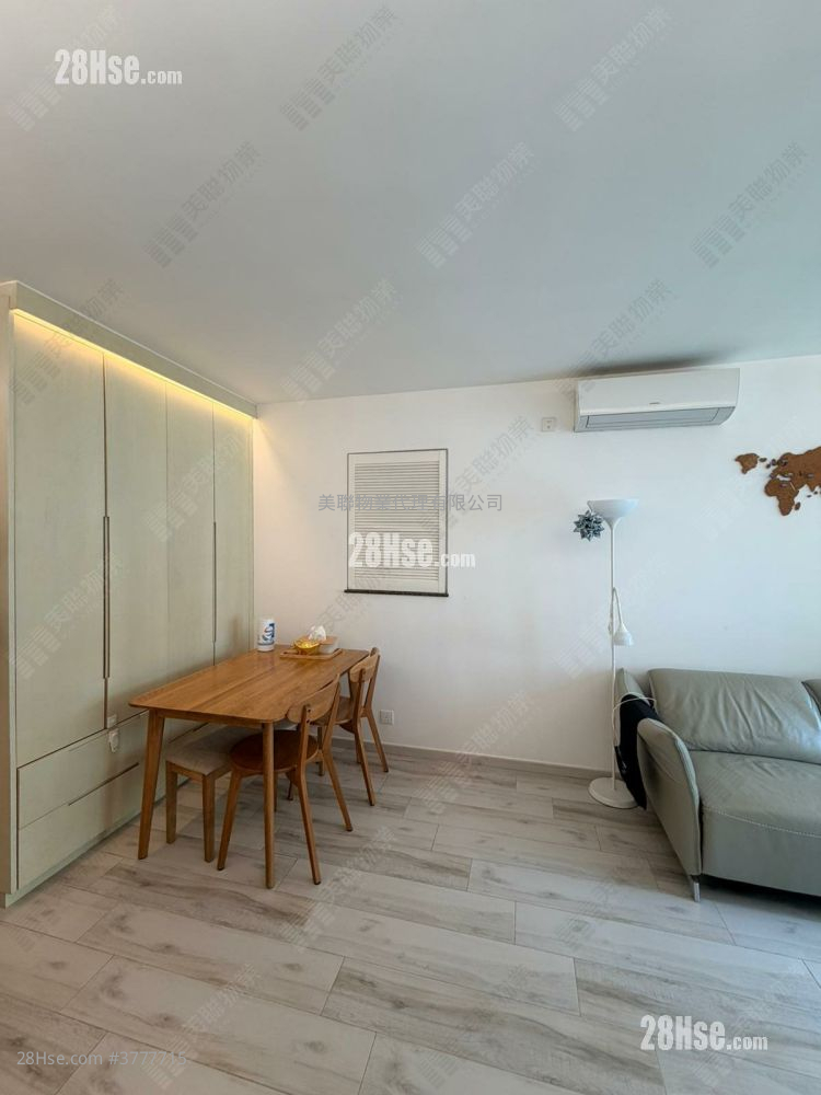 Park Central Sell 2 Bedrooms , 1 Bathroom 465 ft²