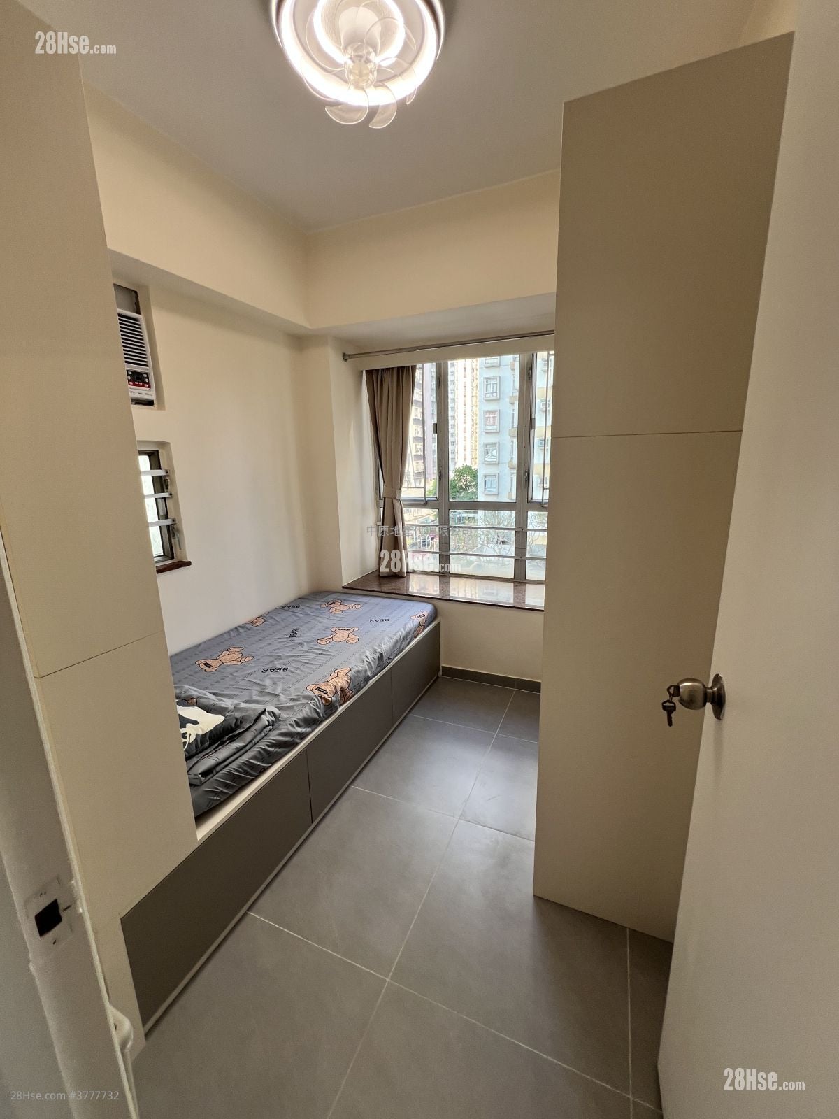 冠丰大厦 售盘 2 房 , 1 浴室 329 平方尺