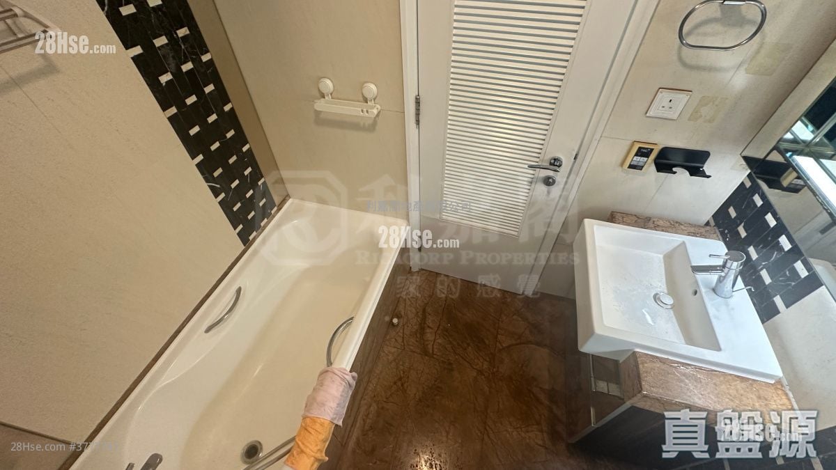 Festival City Sell 3 Bedrooms , 2 Bathrooms 784 ft²