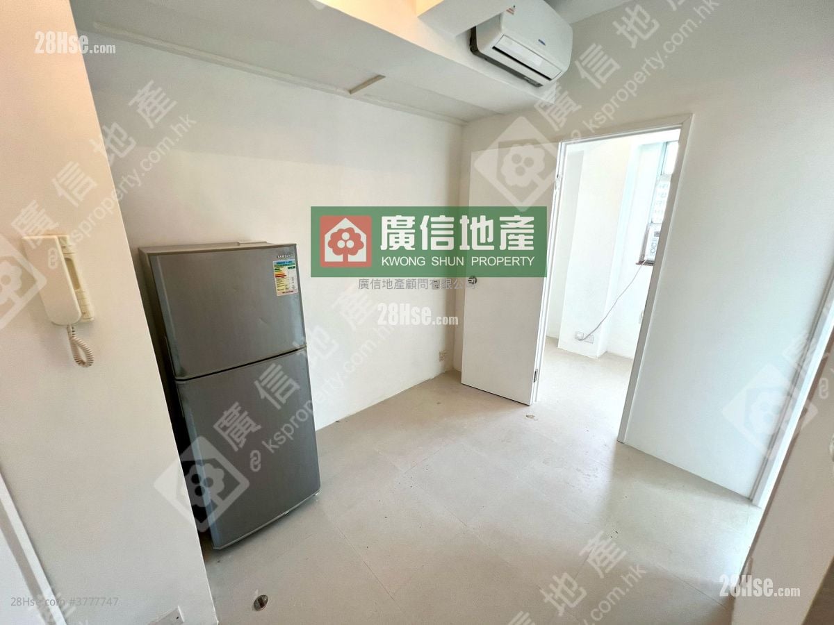 Man Hing House Sell 2 Bedrooms , 1 Bathroom 225 ft²