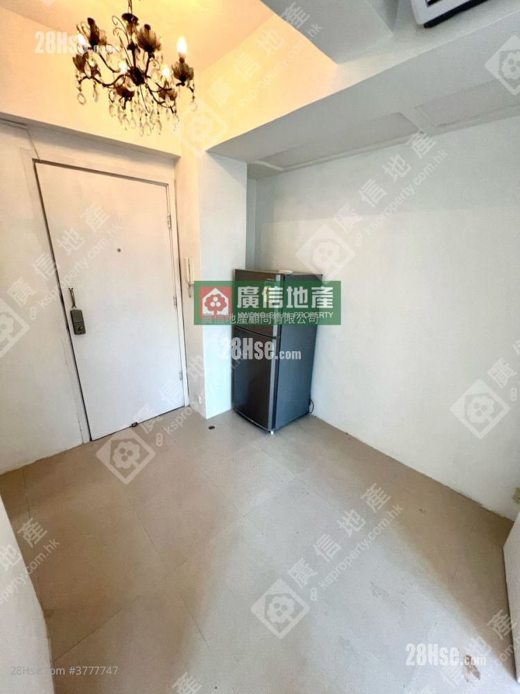 Man Hing House Sell 2 Bedrooms , 1 Bathroom 225 ft²
