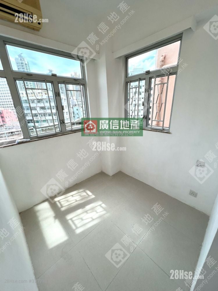 Man Hing House Sell 2 Bedrooms , 1 Bathroom 225 ft²