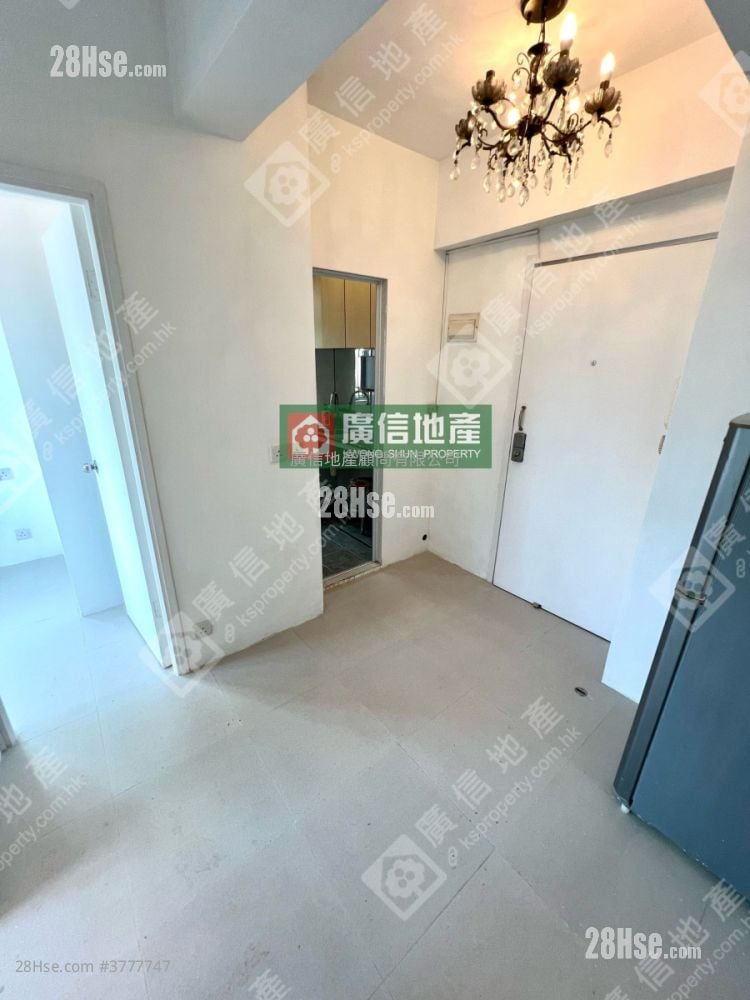 Man Hing House Sell 2 Bedrooms , 1 Bathroom 225 ft²