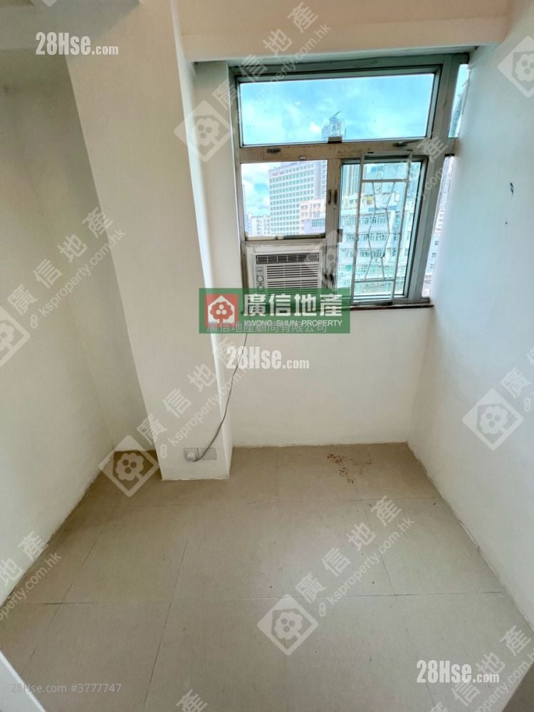 Man Hing House Sell 2 Bedrooms , 1 Bathroom 225 ft²