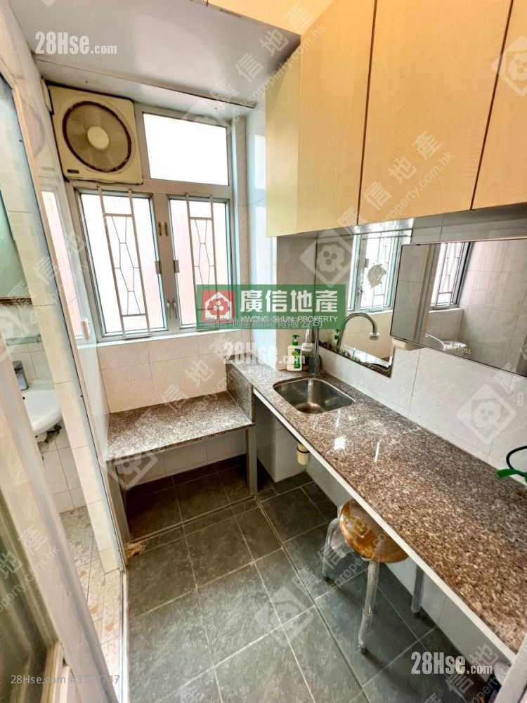 Man Hing House Sell 2 Bedrooms , 1 Bathroom 225 ft²