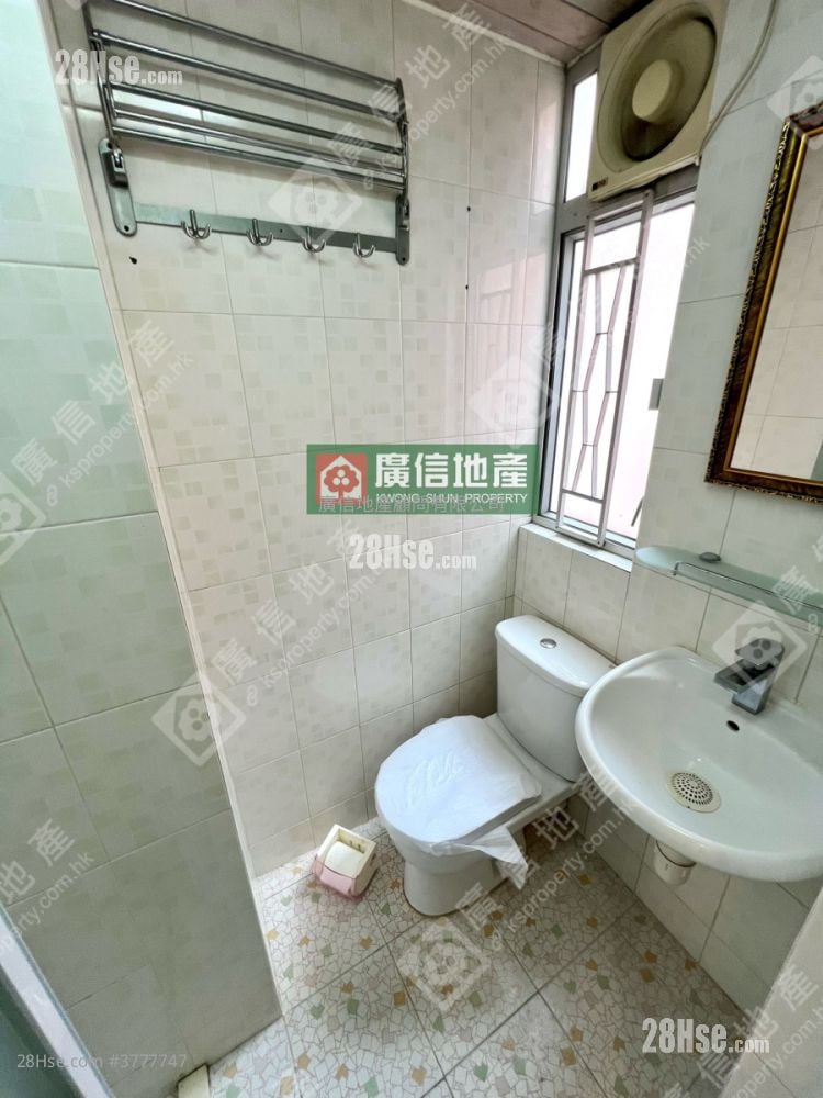 Man Hing House Sell 2 Bedrooms , 1 Bathroom 225 ft²