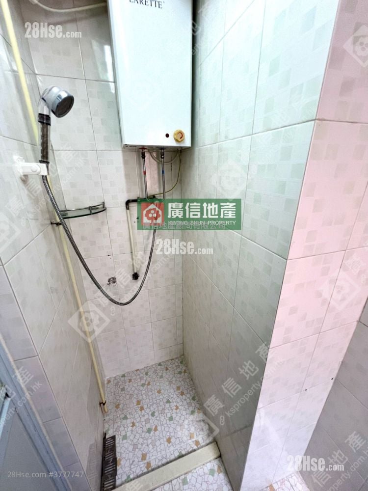 Man Hing House Sell 2 Bedrooms , 1 Bathroom 225 ft²