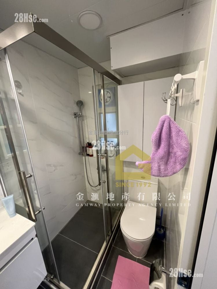 Lung Poon Court Sell 2 Bedrooms , 1 Bathroom 426 ft²