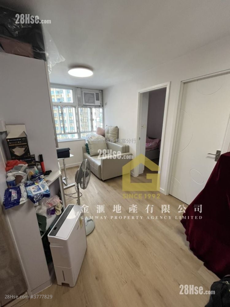Lung Poon Court Sell 2 Bedrooms , 1 Bathroom 426 ft²