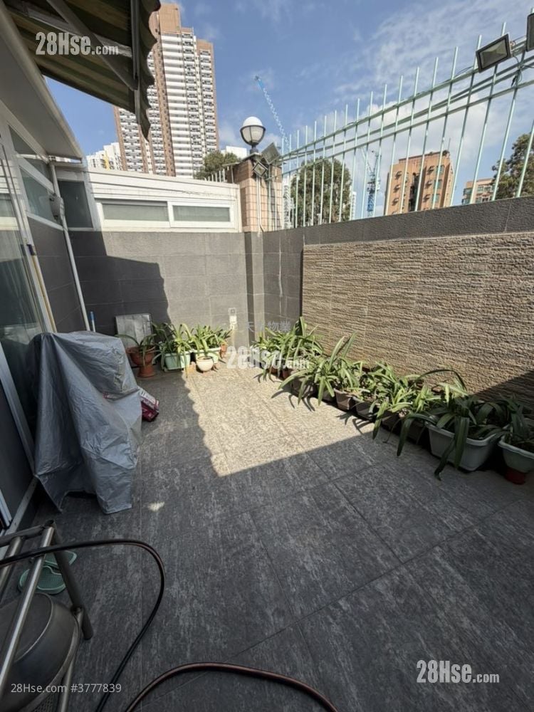 Bellevue Court Sell 3 Bedrooms , 2 Bathrooms 960 ft²