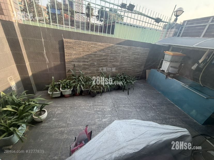 Bellevue Court Sell 3 Bedrooms , 2 Bathrooms 960 ft²