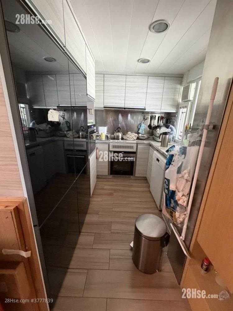 Bellevue Court Sell 3 Bedrooms , 2 Bathrooms 960 ft²