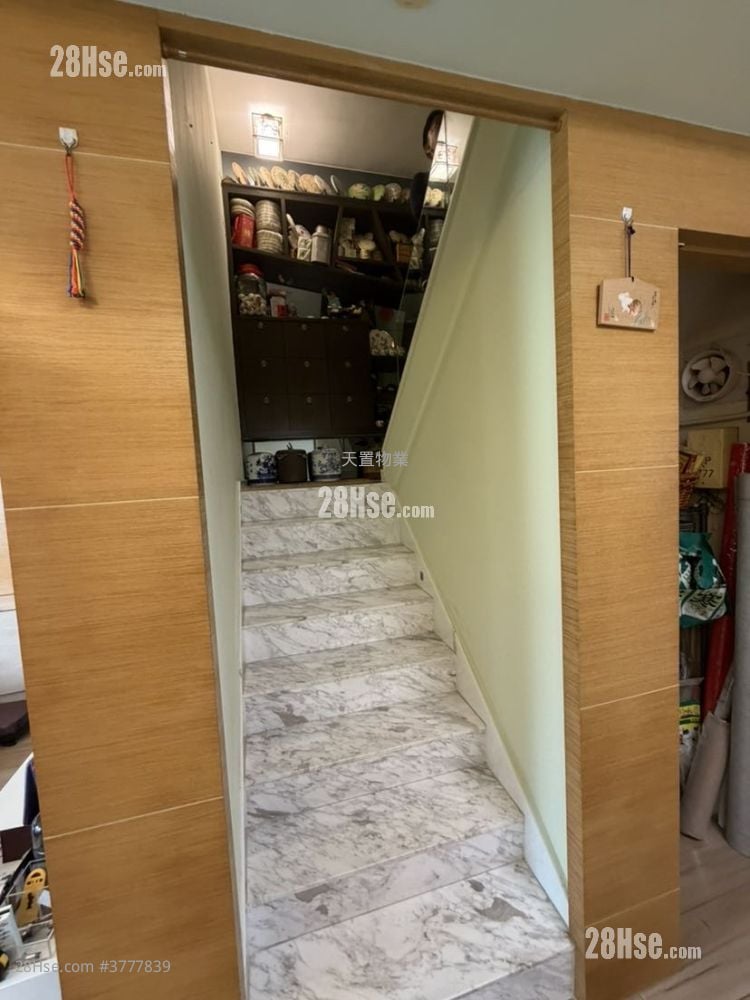 Bellevue Court Sell 3 Bedrooms , 2 Bathrooms 960 ft²