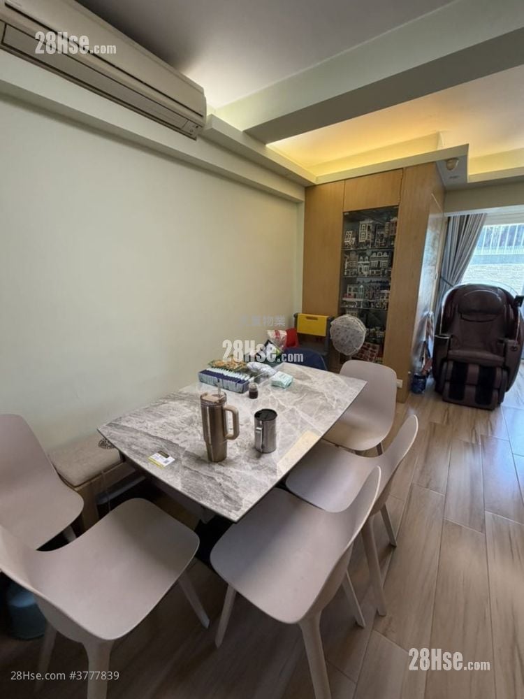 Bellevue Court Sell 3 Bedrooms , 2 Bathrooms 960 ft²