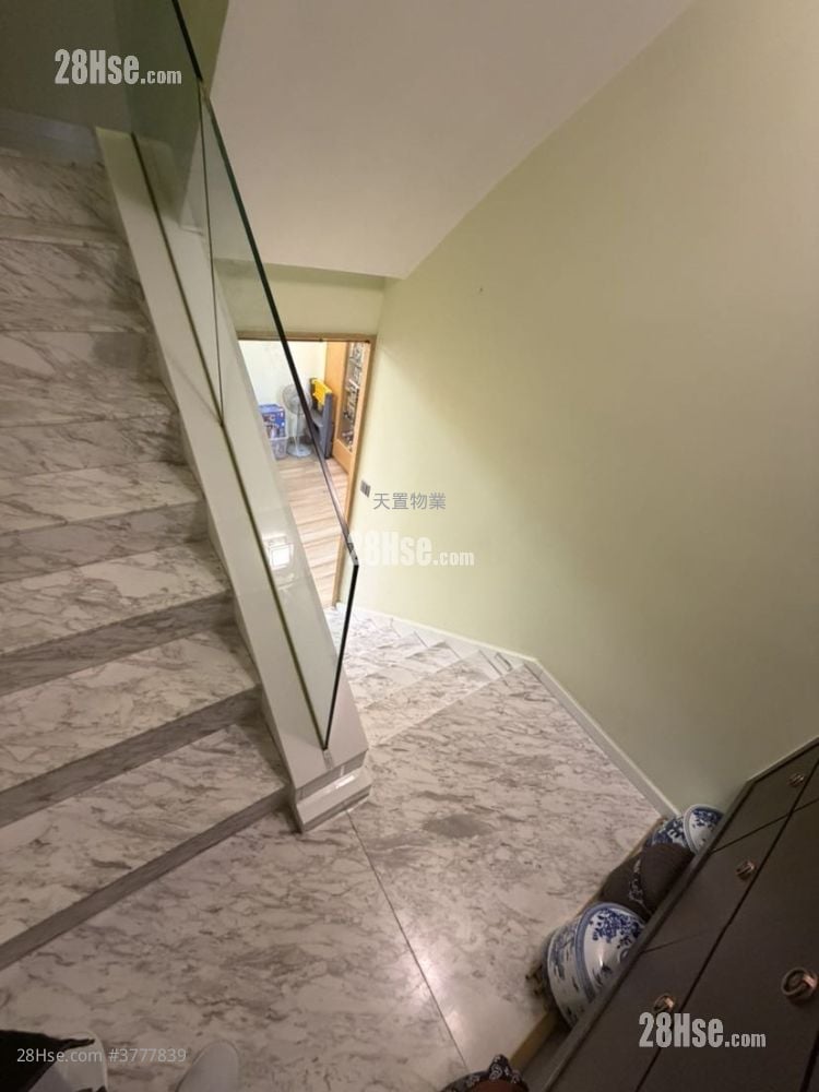 Bellevue Court Sell 3 Bedrooms , 2 Bathrooms 960 ft²