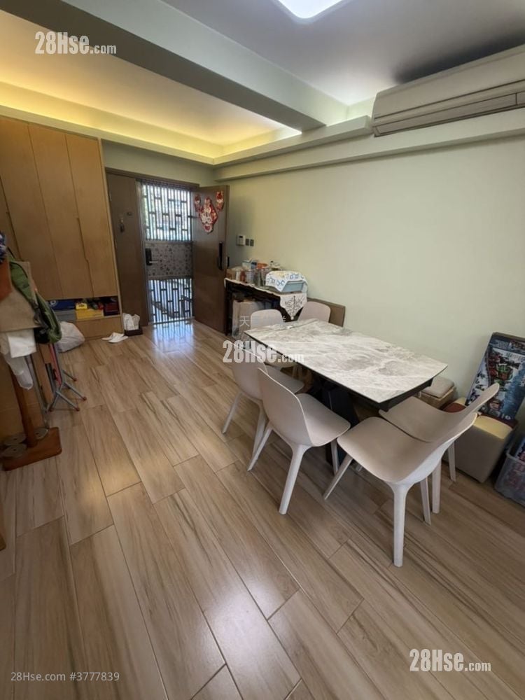 Bellevue Court Sell 3 Bedrooms , 2 Bathrooms 960 ft²