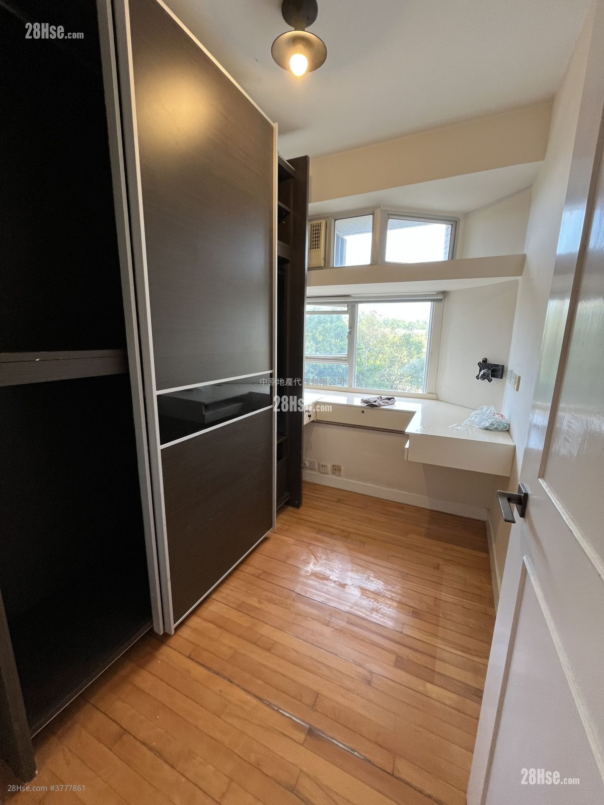 Kingswood Villas Sell 3 Bedrooms , 2 Bathrooms 623 ft²