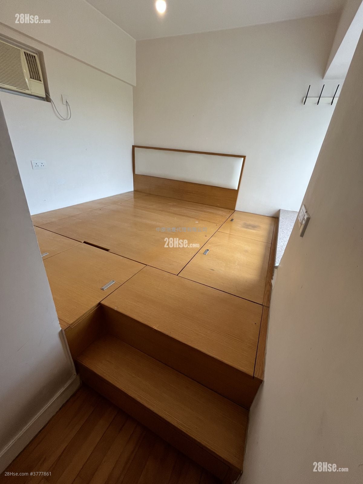 Kingswood Villas Sell 3 Bedrooms , 2 Bathrooms 623 ft²