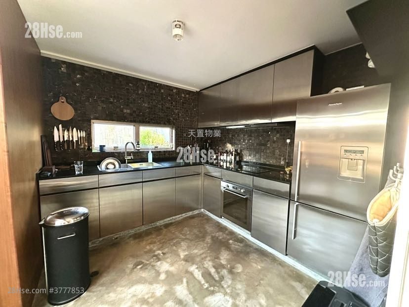 Ha Che Sell 3 Bedrooms , 3 Bathrooms 2,100 ft²