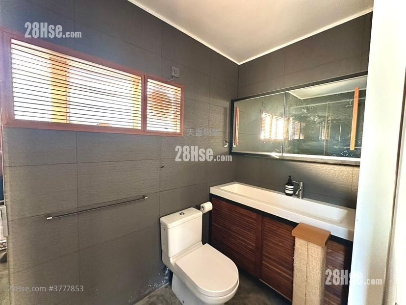 Ha Che Sell 3 Bedrooms , 3 Bathrooms 2,100 ft²