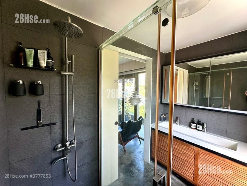 Ha Che Sell 3 Bedrooms , 3 Bathrooms 2,100 ft²