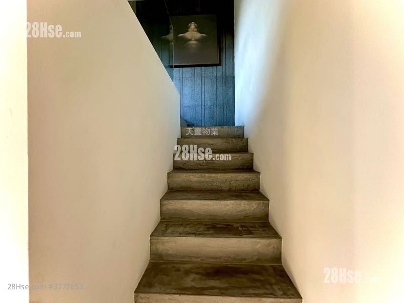 Ha Che Sell 3 Bedrooms , 3 Bathrooms 2,100 ft²