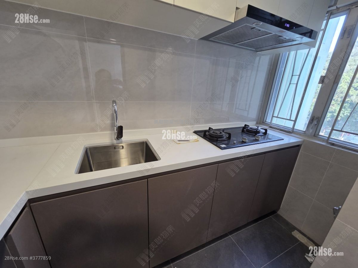 Yuk Ming Court Sell 2 Bedrooms , 1 Bathroom 440 ft²