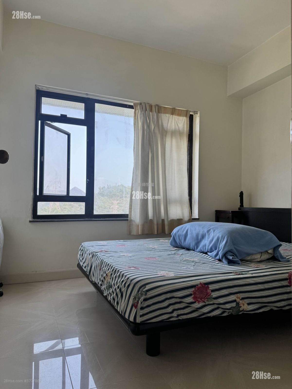 华景山庄 售盘 3 房 , 1 浴室 637 平方尺