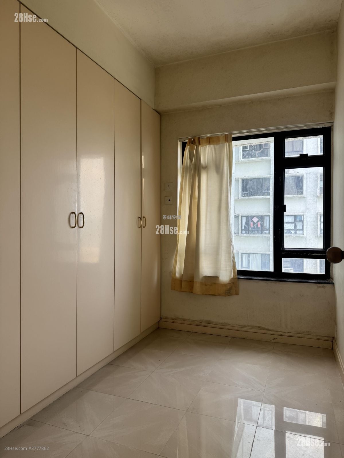 华景山庄 售盘 3 房 , 1 浴室 637 平方尺