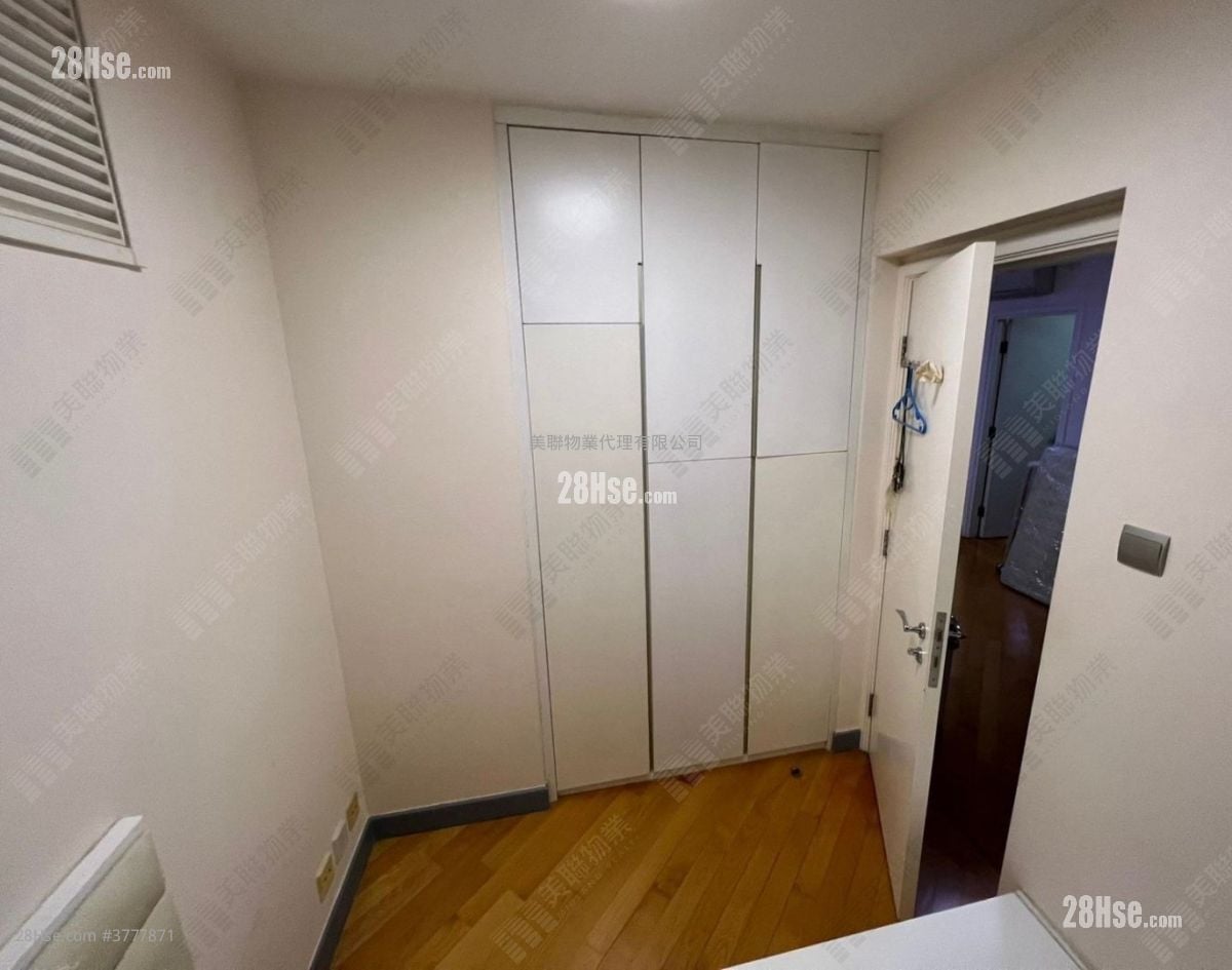 Park Central Sell 2 Bedrooms , 1 Bathroom 384 ft²