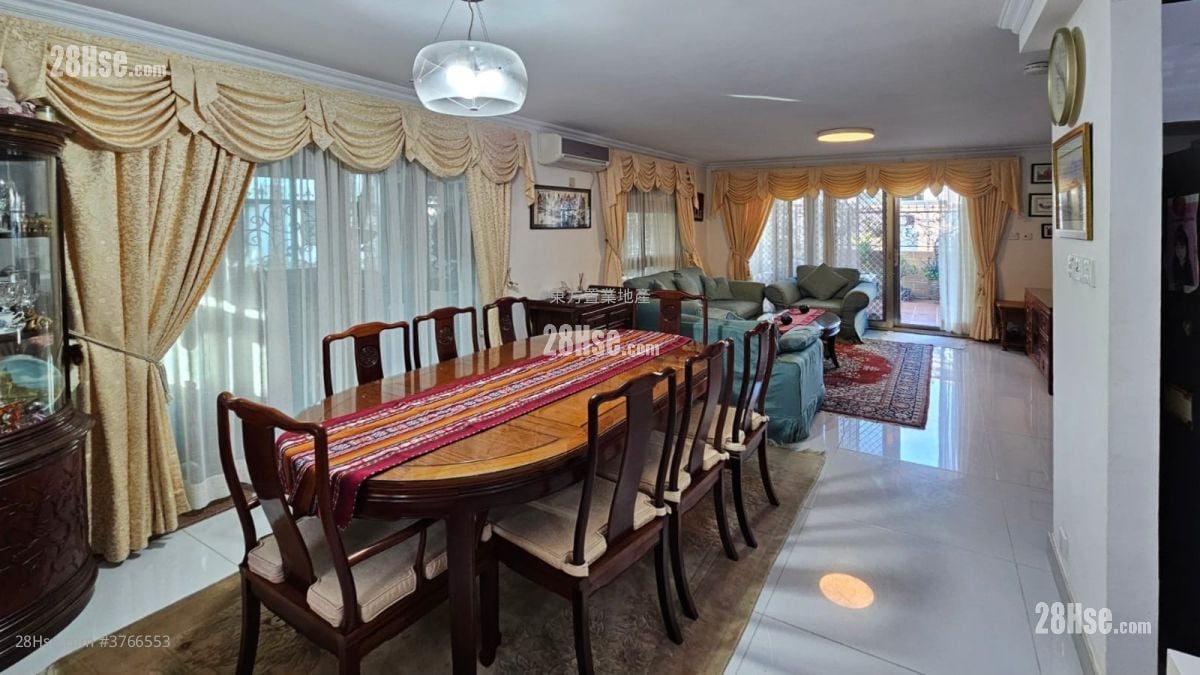 村屋 售盘 4 房 , 3 浴室 1,400 平方尺