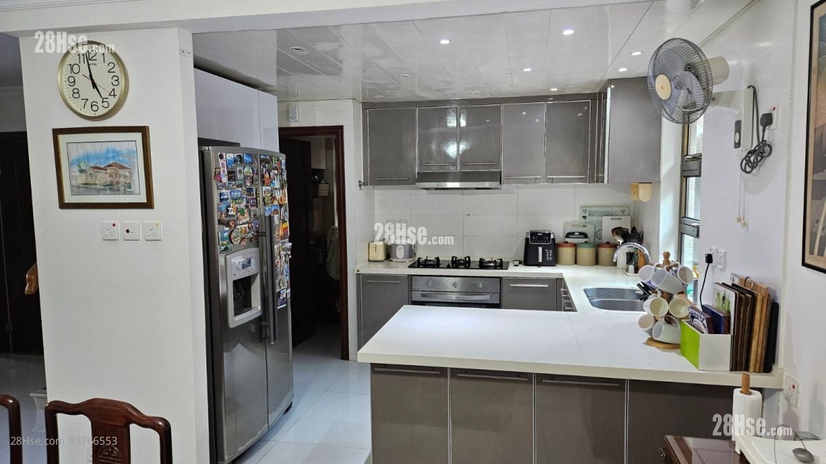 村屋 售盘 4 房 , 3 浴室 1,400 平方尺