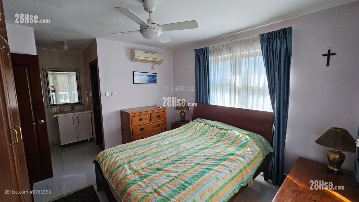 村屋 售盘 4 房 , 3 浴室 1,400 平方尺