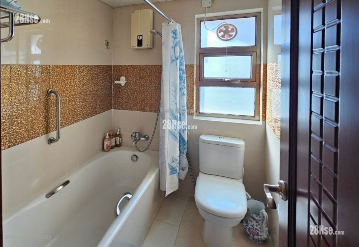 村屋 售盘 4 房 , 3 浴室 1,400 平方尺