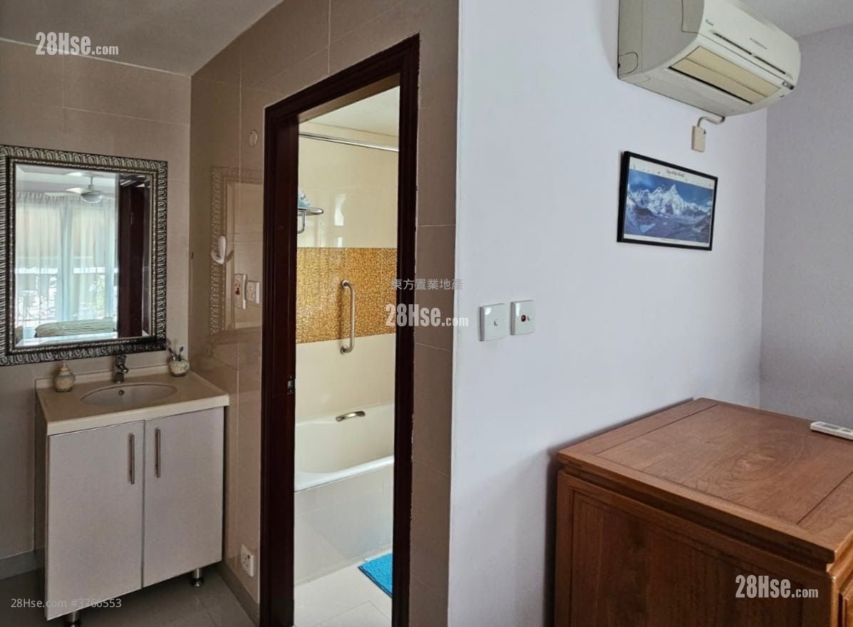 村屋 售盘 4 房 , 3 浴室 1,400 平方尺