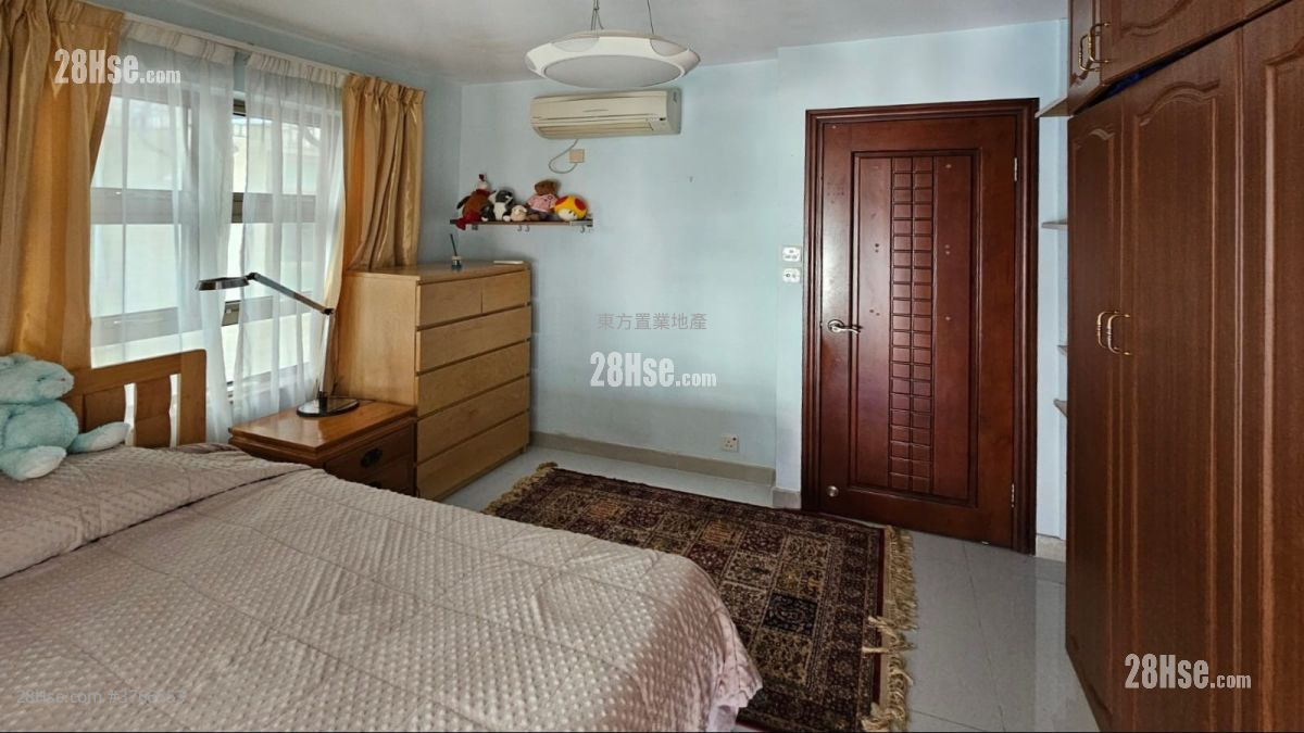 村屋 售盘 4 房 , 3 浴室 1,400 平方尺